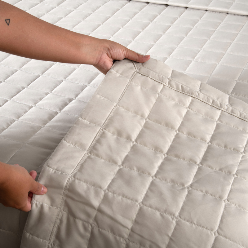 Kit Cobre Leito Matelado Dupla Face Soft 3 Peças King 100% Poliéster  - Areia